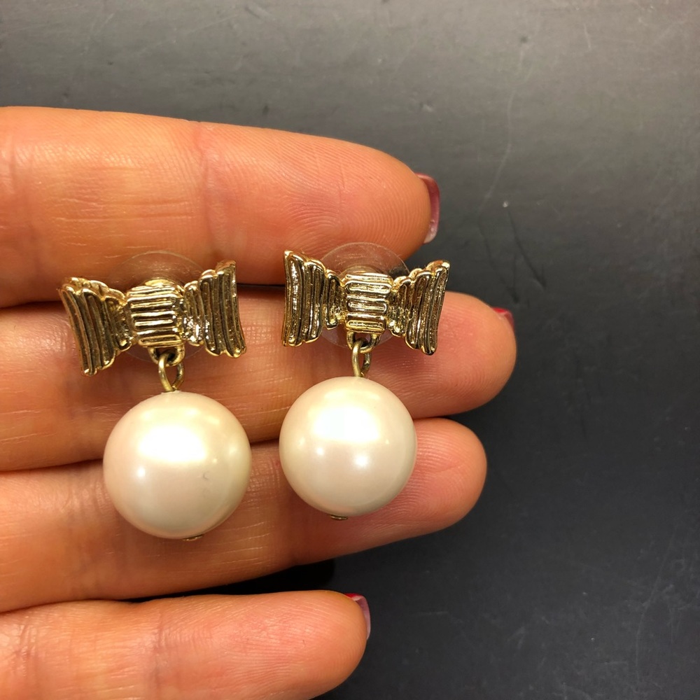 Betsey Johnson super cute pearl bow earrings